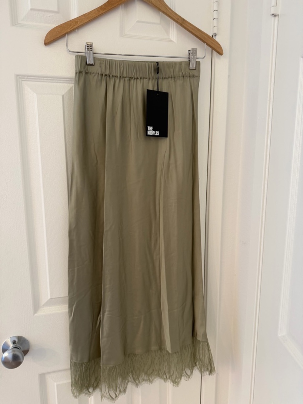 The Kooples Midi Skirt Size 0 Khaki Green Lace Trim Satin
Elastic Waist NWT - Picture 2 of 11